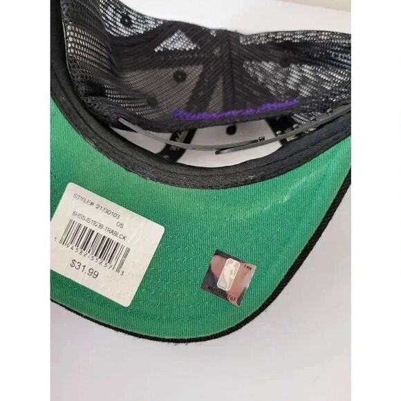 Men's Mitchell & Ness Black Toronto Raptors Hardwood Classics Breakaway Trucker - Picture 5 of 7